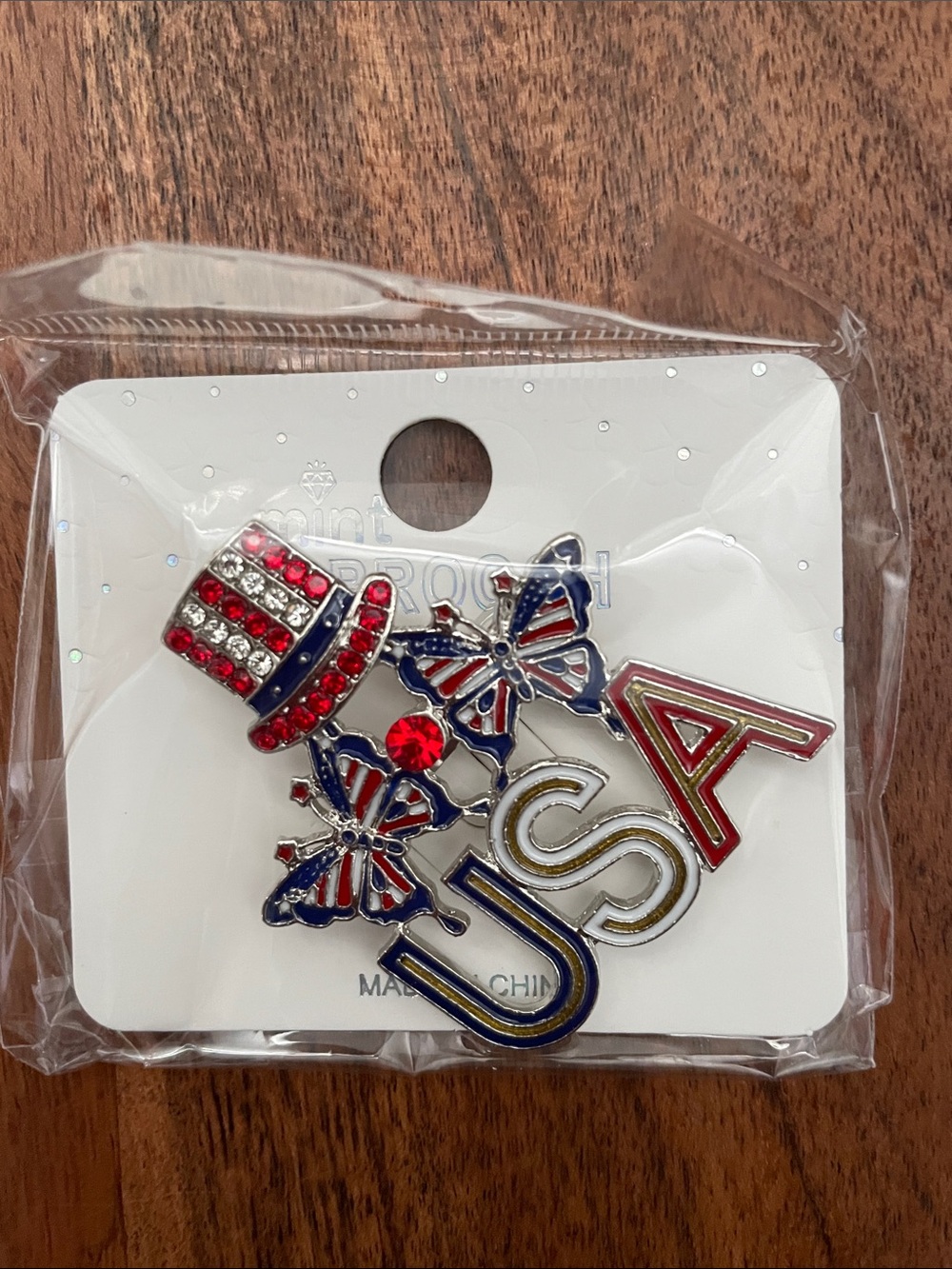 GIVVY - Patriotic Butterfly Brooch
